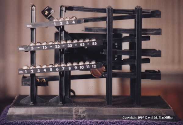 Arrow Rolling Ball Display Clock